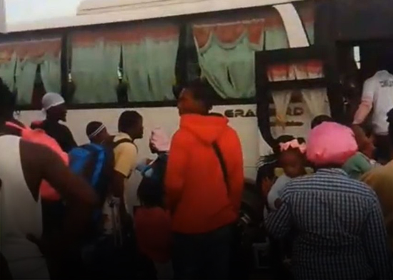Más de 600 haitianos retornan voluntariamente a su país en jornada organizada por su embajada