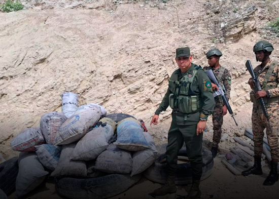 Autoridades incautan carbón y cigarrillos ilegales en operativo en Jimaní