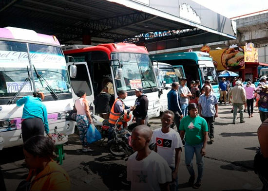 Aumenta la afluencia de pasajeros en paradas de transporte por festividades navideñas