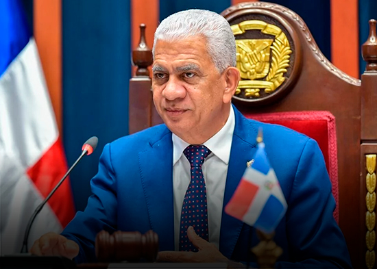 Sindicatos de camioneros dan compás de espera antes de aplicar alzas al transporte