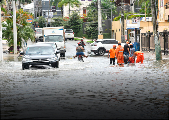 Aguaceros desnudan deficiencias en sistema de drenaje del Gran Santo Domingo