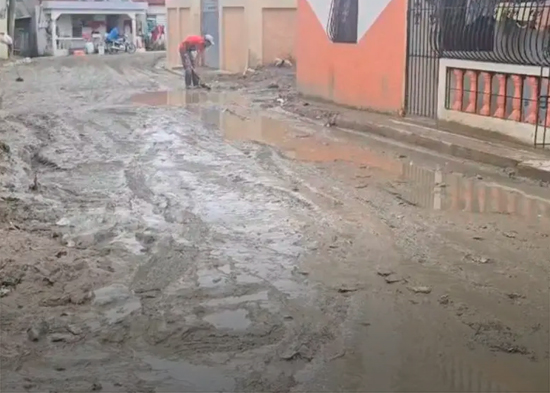 Sectores de Puerto Plata siguen bajo lodo y sin agua