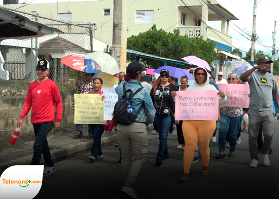 Residentes de Las Guáranas realizan piquete para exigir demandas a las autoridades