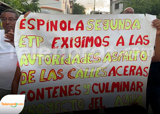 Con velones en manos protestan en sector Los Espinolas de SFM