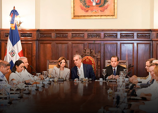 Abinader realiza 22 cambios en su gobierno