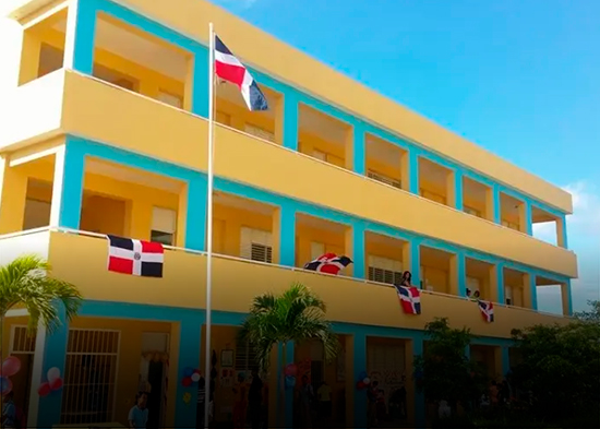 Escuelas empiezan a recibir a estudiantes para el inicio del año escolar