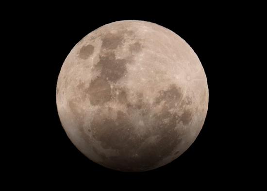 China anuncia el retraso de una misión lunar debido a las "condiciones de lanzamiento"