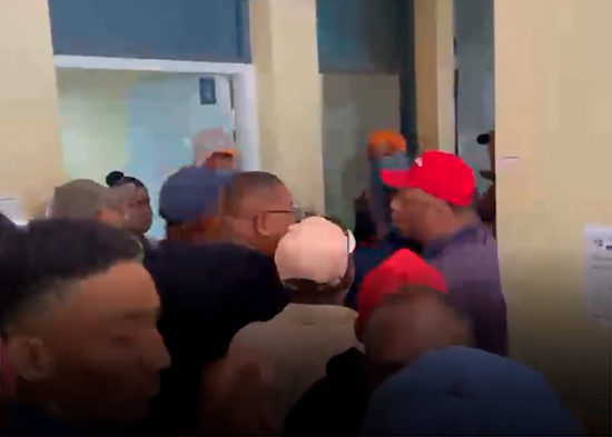 Se produce incidente con comunitarios tras exigir servicio de agua potable en INAPA