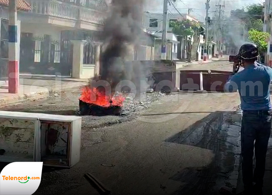 ¡Calle José Reyes arriba explota en protesta! Comunitarios denuncian abandono y paralización de trabajos