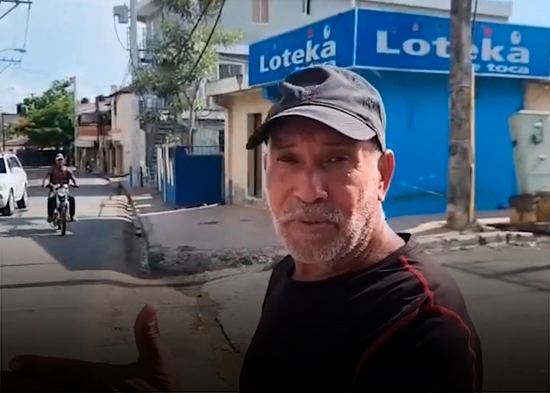 Moradores de La Altagracia tapan peligroso hoyo tras varias personas caer