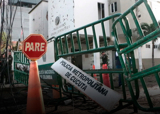 Un muerto y once heridos en el ataque terrorista contra un puesto policial en Colombia