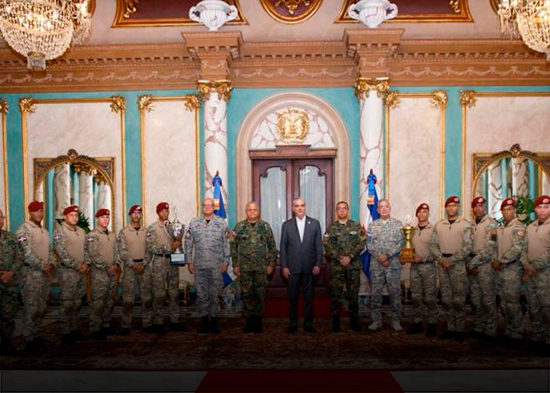 Abinader ascenderá a militares ganaron competencia internacional en Paraguay