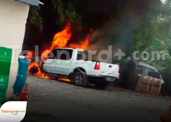 Vehículo se incendia en estación de combustibles en SFM