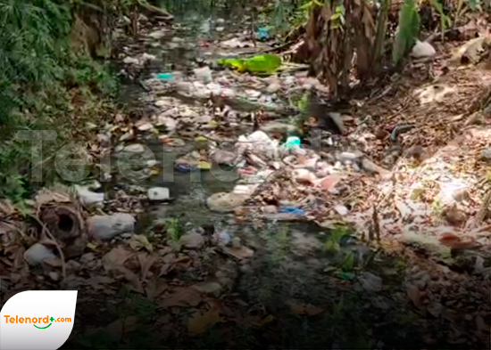 Denuncian cúmulo de basura en el río Juana Núñez