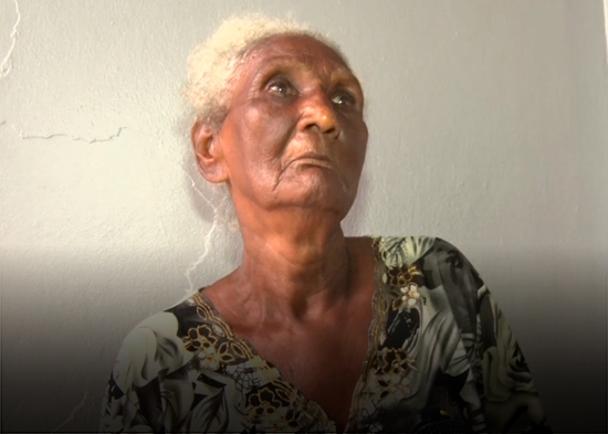 Abuela defiende inocencia de joven acusado de robo en Guiza