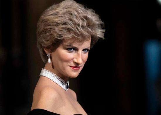 El 'vestido de la venganza' de la princesa Diana sale en 'tour' antes de su subasta final