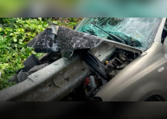 ¡Barandilla atraviesa vehículo! Tres heridos tras violento accidente en la carretera La Cuaba