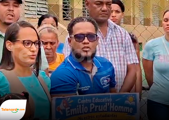 Padres y madres cierran escuela Emilio Prud’Homme en reclamo de mejoras en su infraestructura